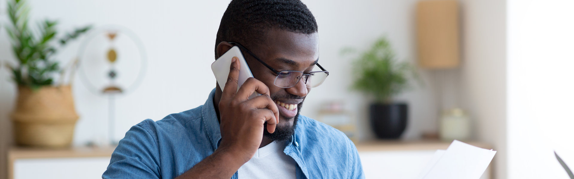 adult guy talking to the phone call